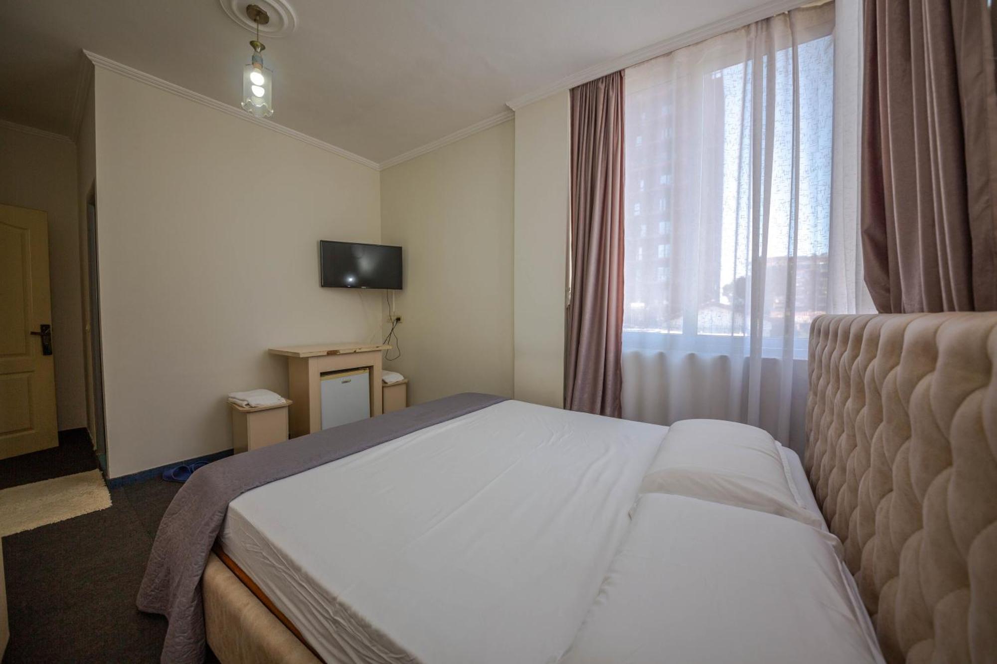 Hotel 3A Tirana Kültér fotó