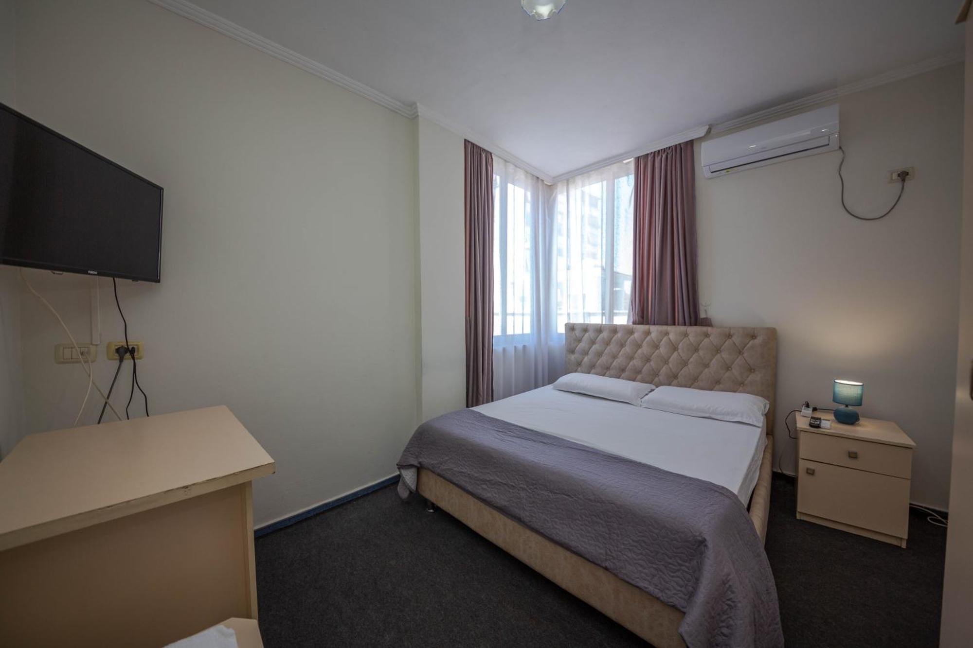 Hotel 3A Tirana Kültér fotó